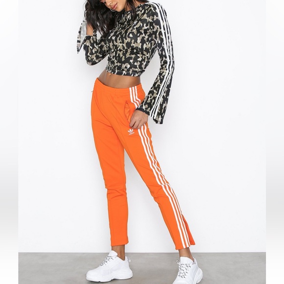 Adidas Leoflage Printed Bell-Sleeve Cropped Athleisure Top | Medium - Picture 6 of 10